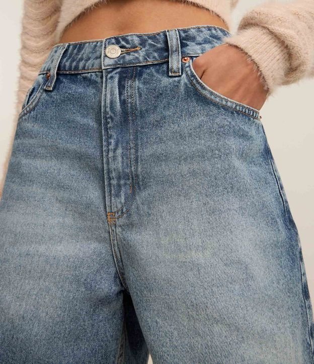 Bermuda en Jeans con Lavado y Terminación Deshilachada