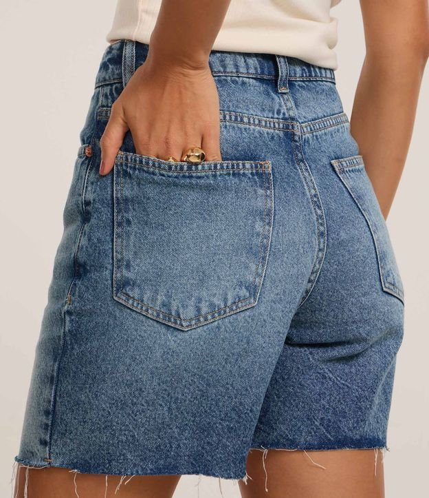 Bermuda en Jeans con Lavado y Terminación Deshilachada 5