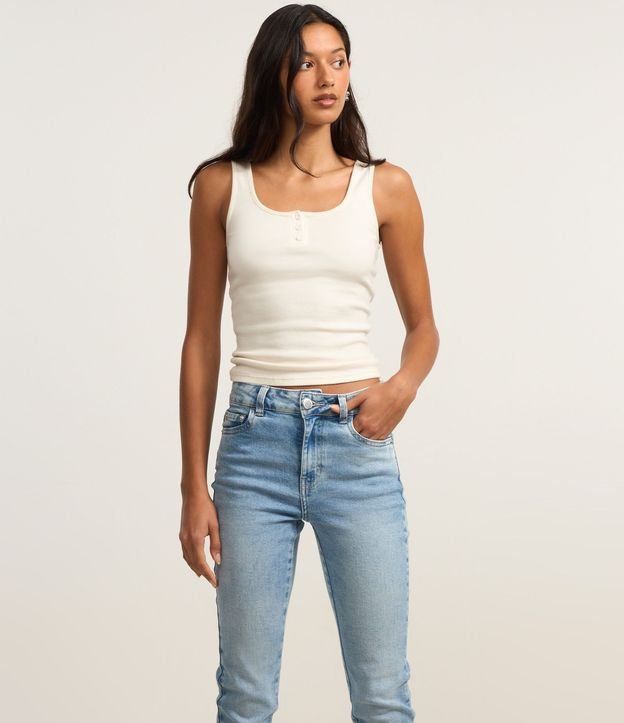 Pantalón Bootcut en Jeans con Cintura Alta y Abertura Lateral en la Bajo 2