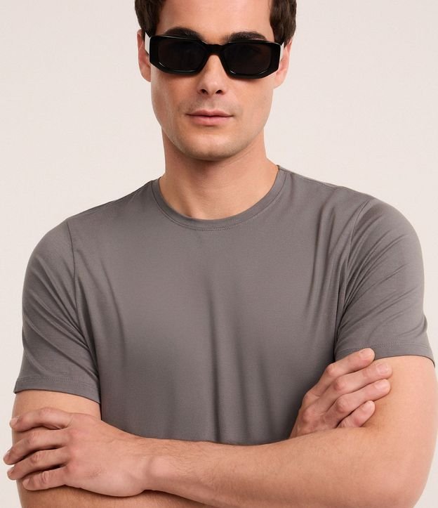 Remera Comfort en Modal con Cuello Redondo 6