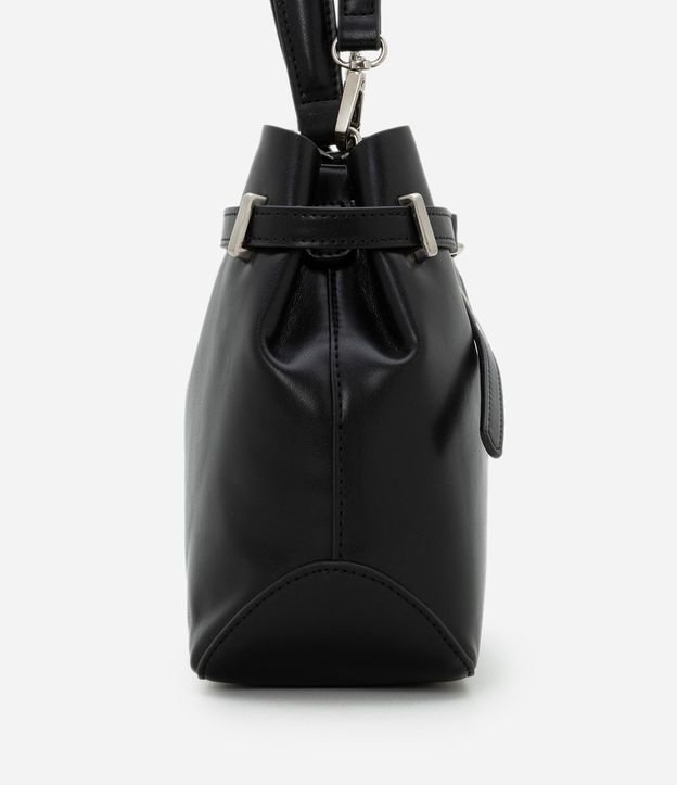 Cartera Bucket Pequena en PU con Detalle de Hebilla 3