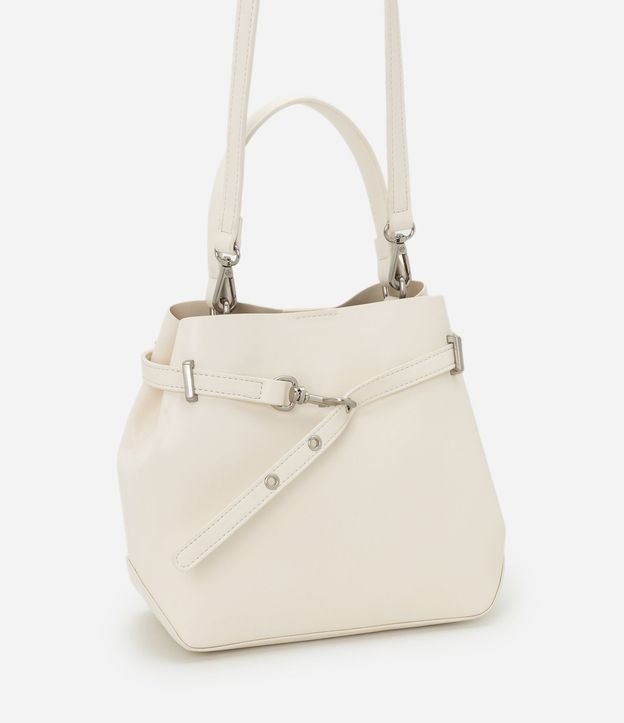 Cartera Bucket Pequena en PU con Detalle de Hebilla