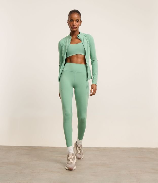 Campera Deportiva en Microfibra con Recortes y Bolsillos 2