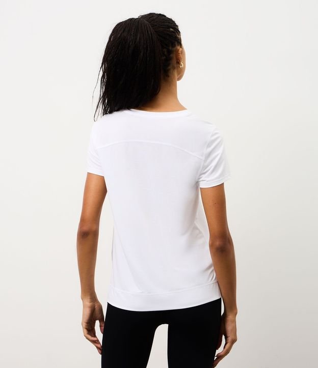 Remera Deportiva en Microfibra Agujerada con Ruedo Mullet 4
