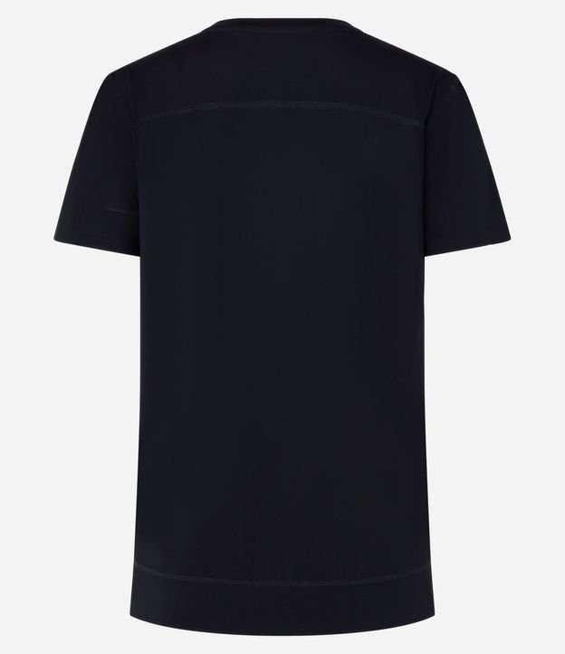 Remera Deportiva en Microfibra Agujerada con Ruedo Mullet 11
