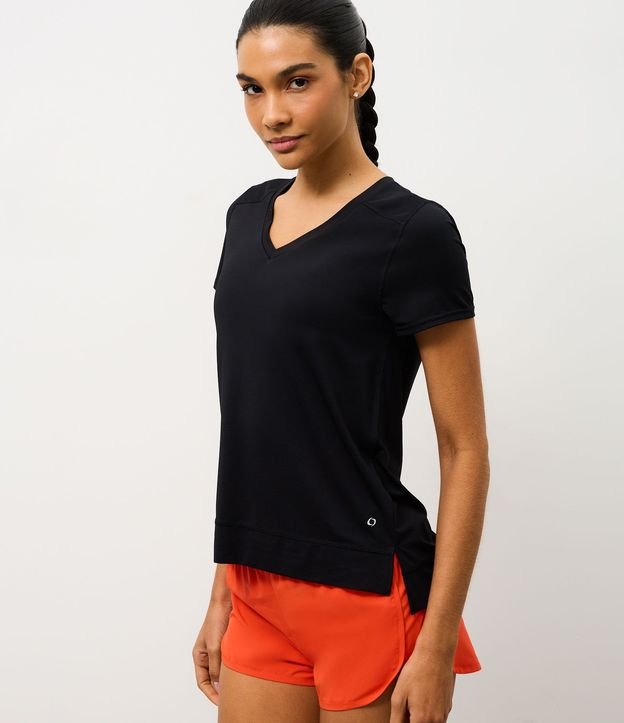Remera Deportiva en Microfibra Agujerada con Ruedo Mullet 5