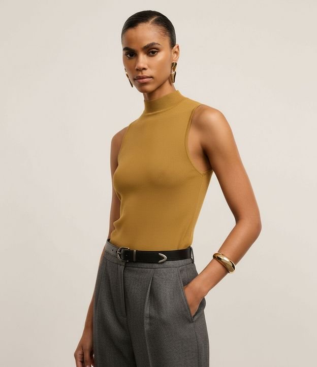 Blusa en Punto Leve con Cuello y Textura Acanalada