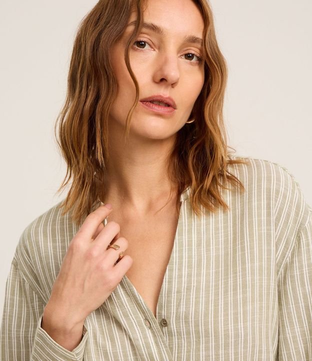 Camisa en Viscolino con Rayas en Hilo Teñido y Cuello Pdre 3