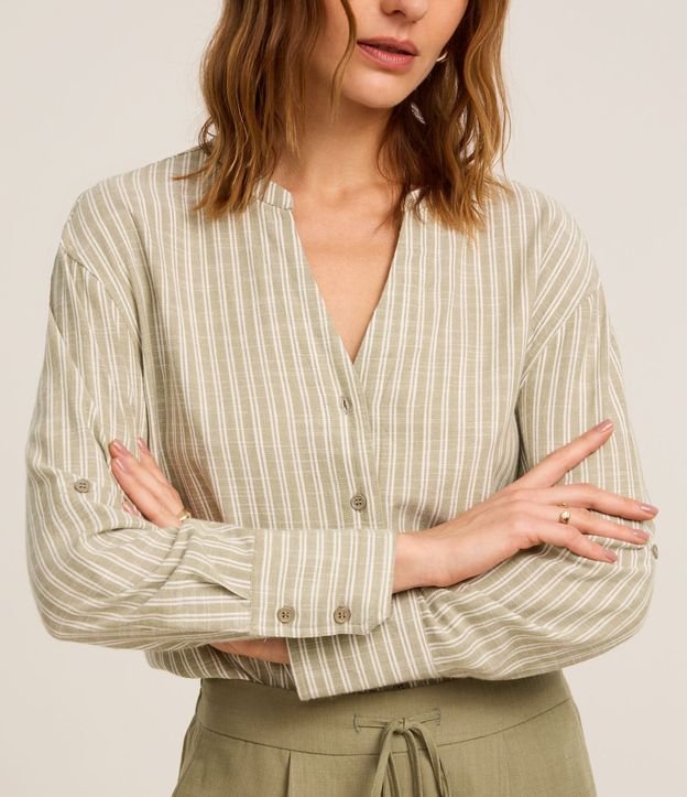 Camisa en Viscolino con Rayas en Hilo Teñido y Cuello Pdre 4