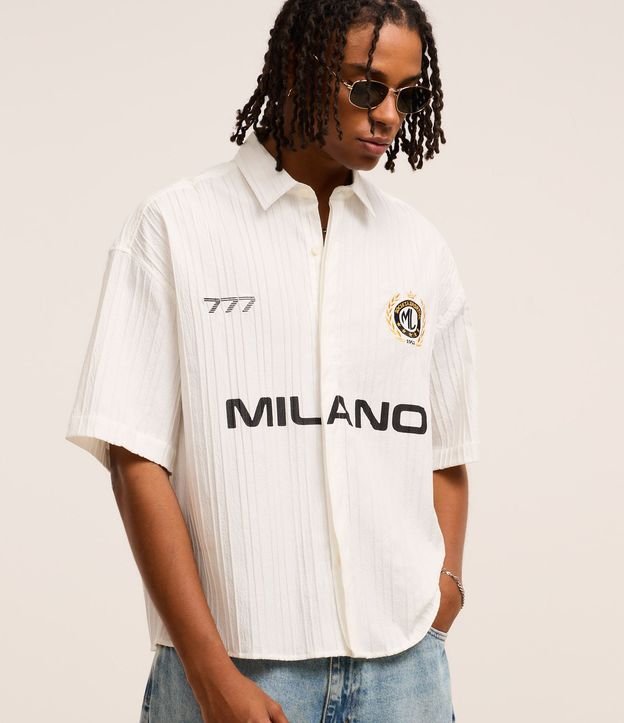 Camisa Oversized con Estampado Localizado y Lettering Texturizado 1