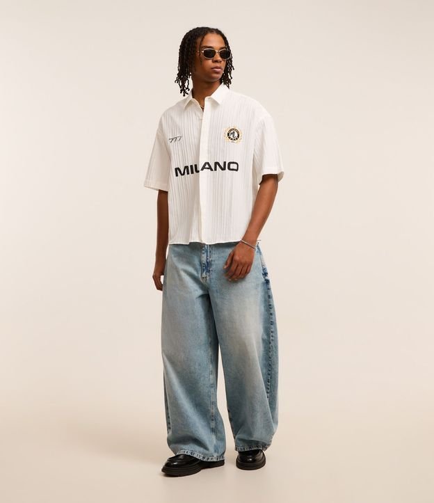 Camisa Oversized con Estampado Localizado y Lettering Texturizado 2