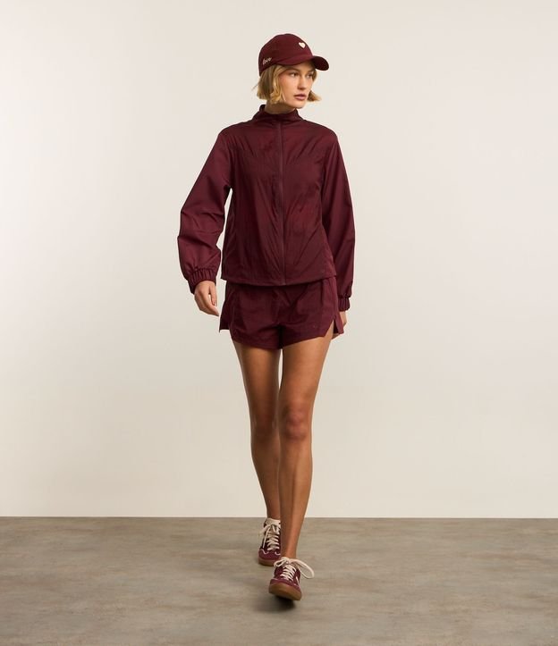 Campera Rompevientos Deportiva con Hilo Reflectante 3