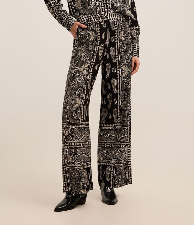 Pantalón Boho Pantalona en Viscolino con Estampa Paisley 3