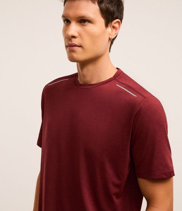 Remera Deportiva con Tecnologia Dry y Detalles Reflectantes 8