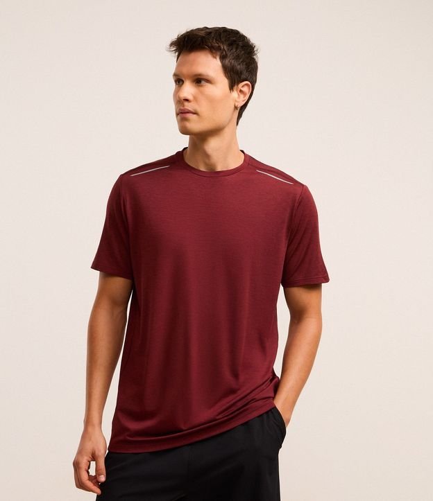 Remera Deportiva con Tecnologia Dry y Detalles Reflectantes