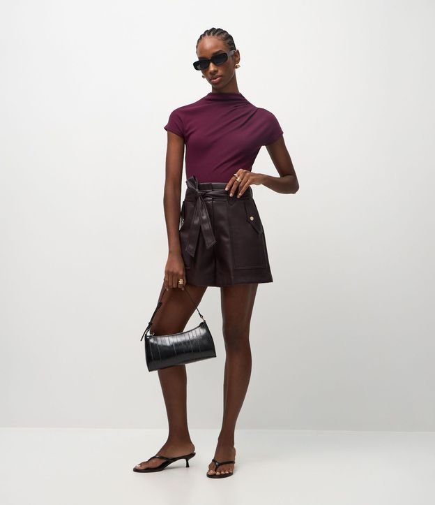 Blusa en Viscosa Seamless con Cuello Alto 2