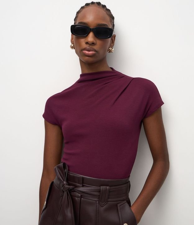 Blusa en Viscosa Seamless con Cuello Alto 3