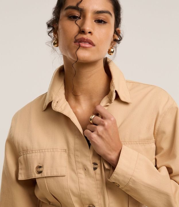 Campera Trench Coat en Sarga con Bolsillos y Lazo en la Cintura 3