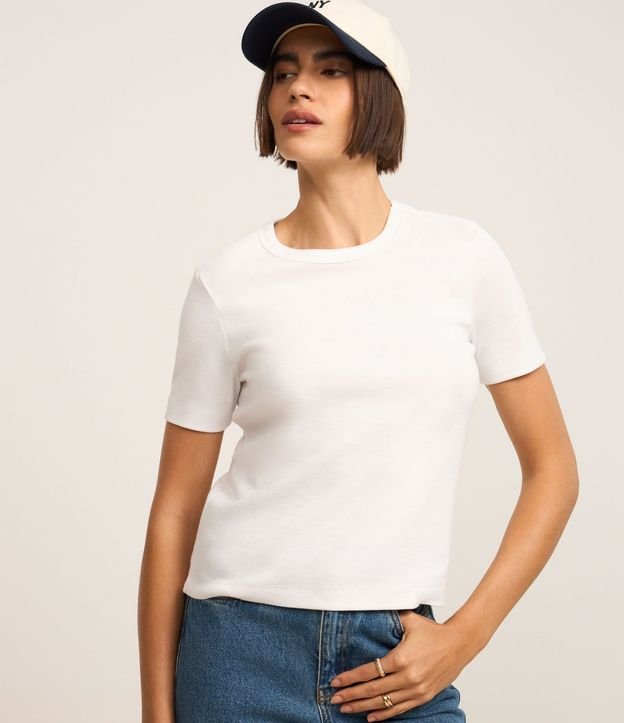 Blusa Básica Ajustada en Rib con Cuello Redondo
