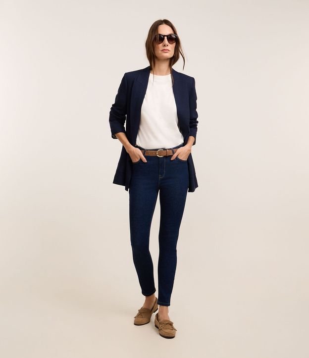 Pantalón Recto en Jeans con Elastano y Cintura Mediana