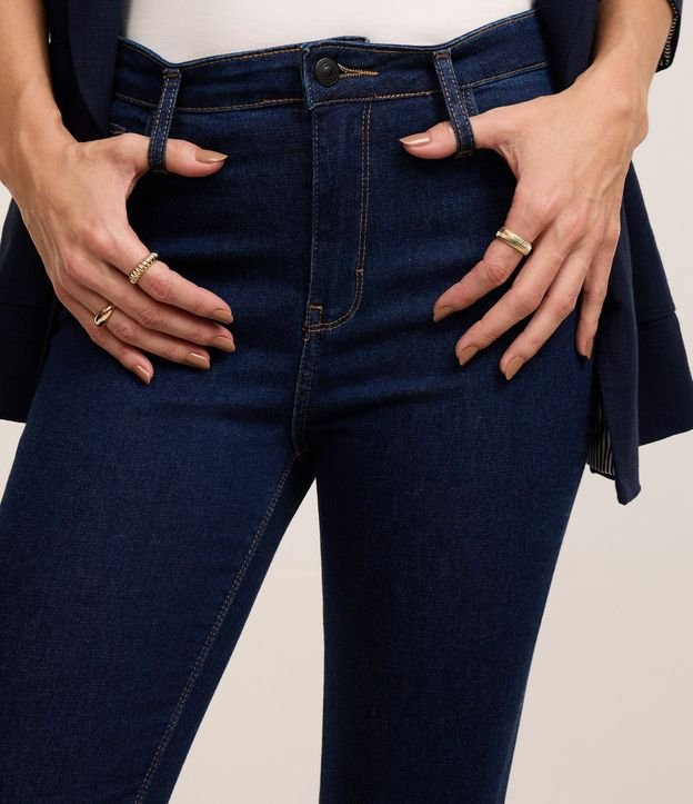 Pantalón Recto en Jeans con Elastano y Cintura Mediana 4