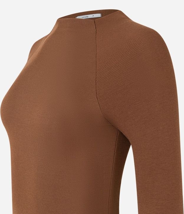 Blusa Básica en Viscosa con Cuello Alto y Sisa Raglán 8