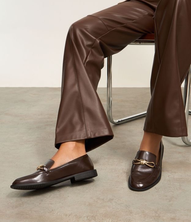 Zapato Mocasine en PU con Detalle Metálico
