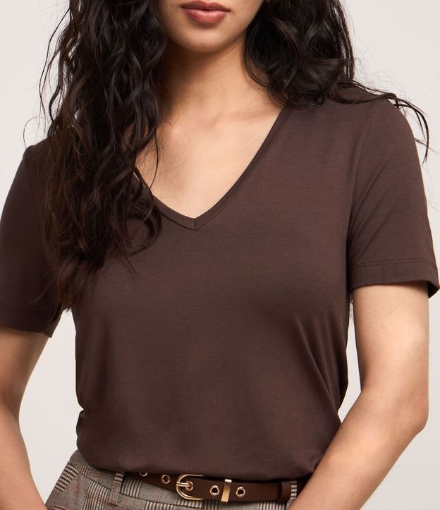 Blusa Básica en Viscosa con Escote V 3