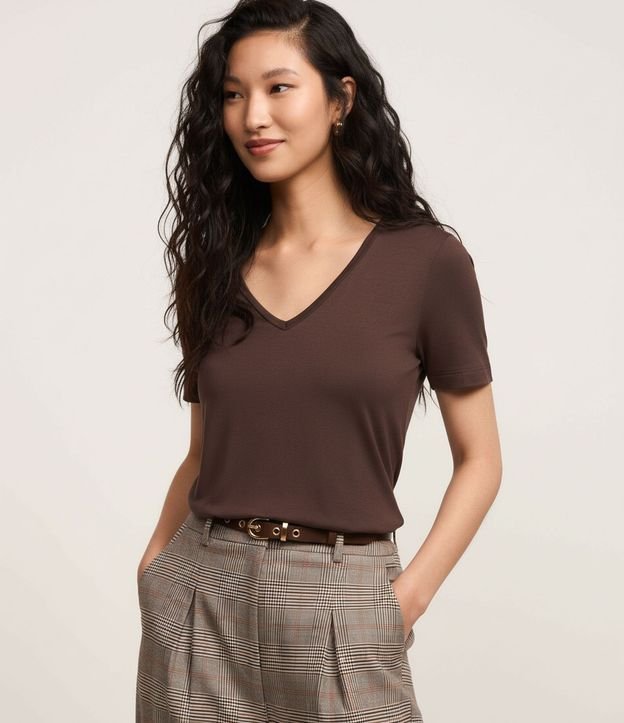 Blusa Básica en Viscosa con Escote V 4