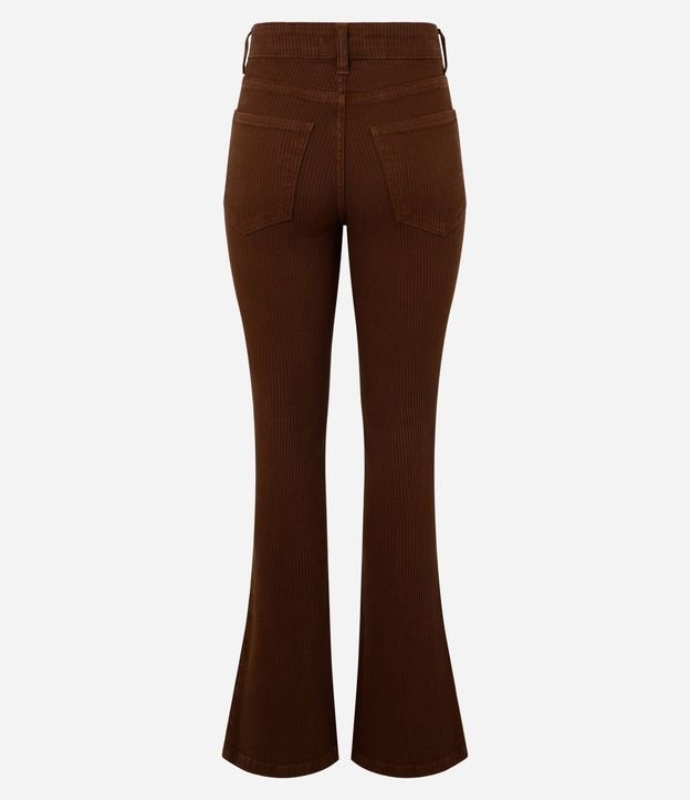 Pantalón Boot Cut Acanalada en Sarga con Botón Forrado 7