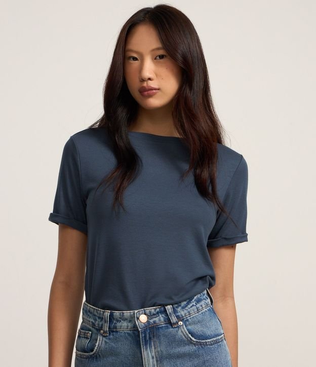 Blusa Básica en Viscosa con Manga Dobrada 3