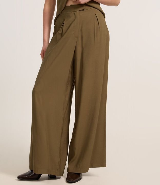 Pantalón Pantalona en Crepé con Pliegues y Cierre Deslocado 3