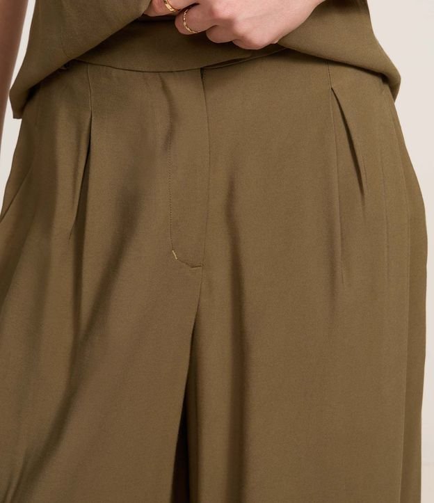 Pantalón Pantalona en Crepé con Pliegues y Cierre Deslocado 4