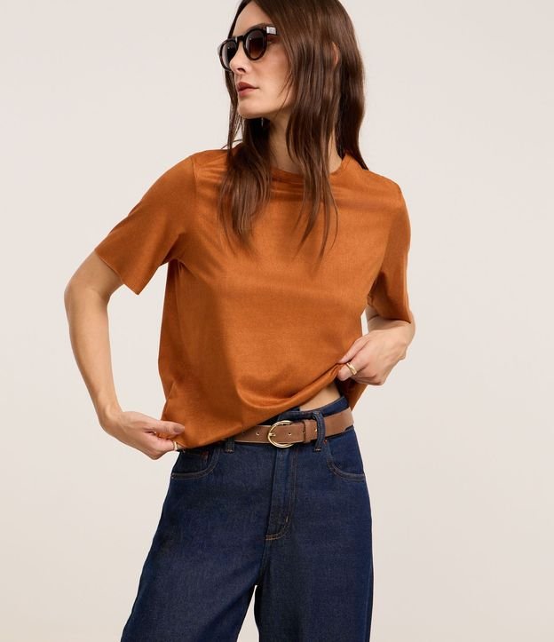 Blusa en Gamuza con Cuello Redondo y Manga Corta 3