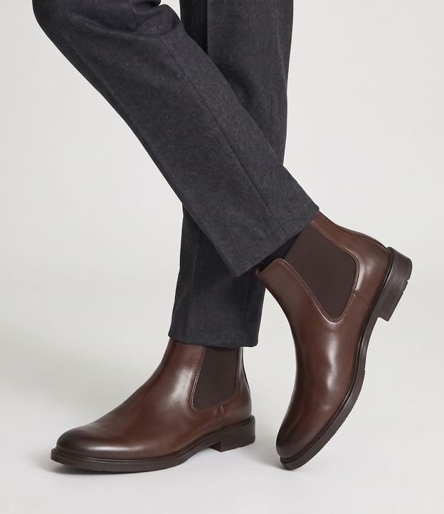 Bota en Cuero con Cano Mediano