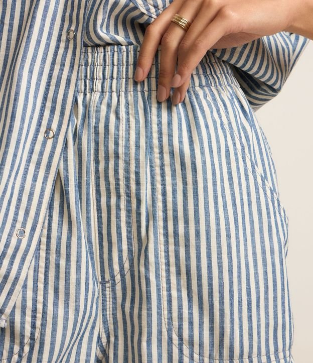Short en Sarga con Bajo Plegado y Estampado de Rayas 5