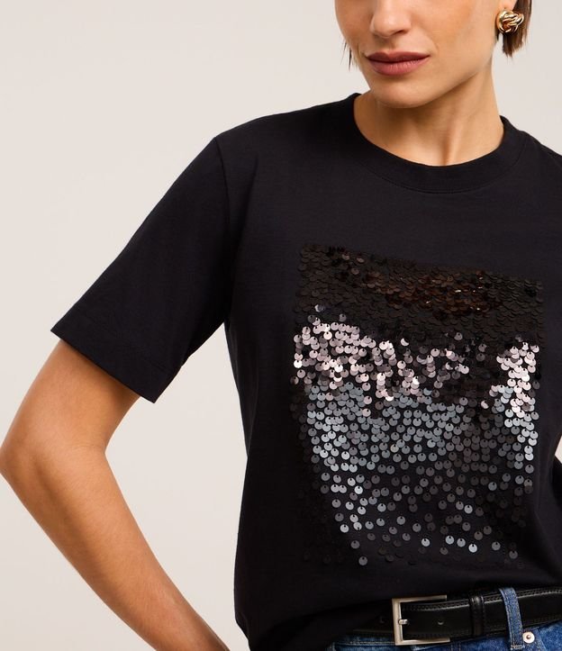 Remera Slim en Algodón con Bloco de Lentejuelas