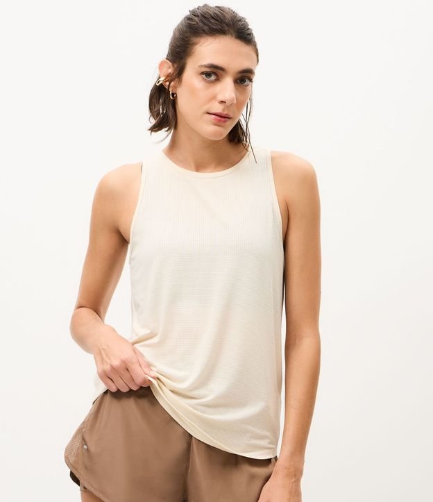 Musculosa Deportiva en Microfibra Texturizada y Bajo Redondeado