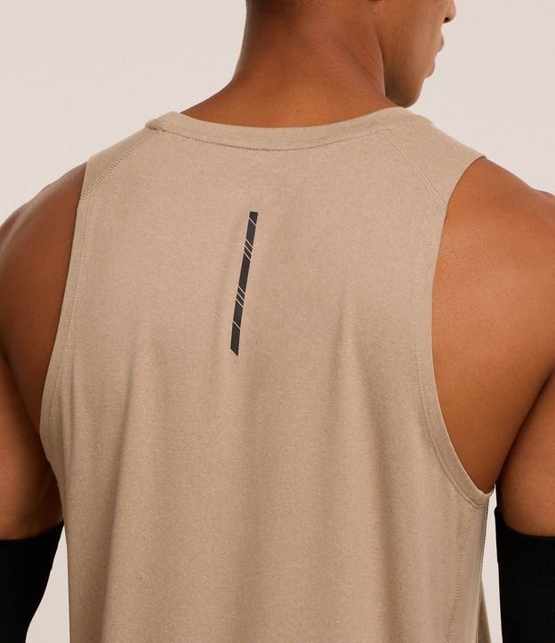Musculosa Regular Deportiva con Etiqueta en el Bajo y Detalle Contrastante 4
