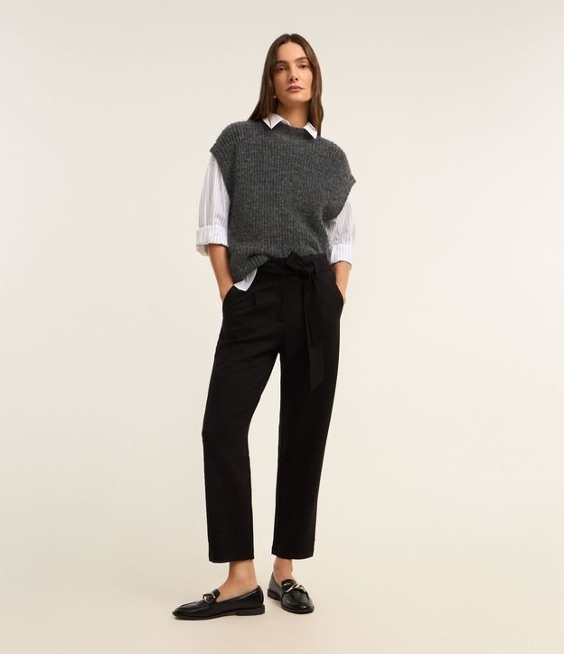 Pantalón Carrot en Punto Roma con Cinturón Lazo