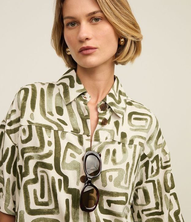 Camisa en Viscolino con Estampa Geométrica 4