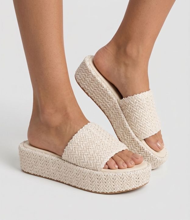 Sandalia Flatform con Superficie Trenzada