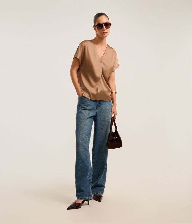 Blusa Suelta y Satinada con Pliegue Delantero 2
