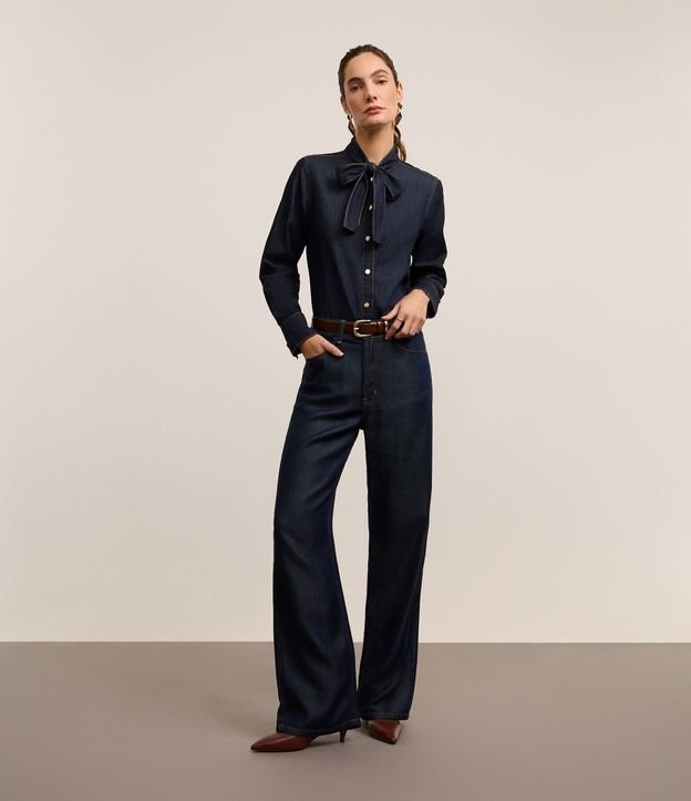 Camisa en Jeans con Lazo en el Cuello y Botones