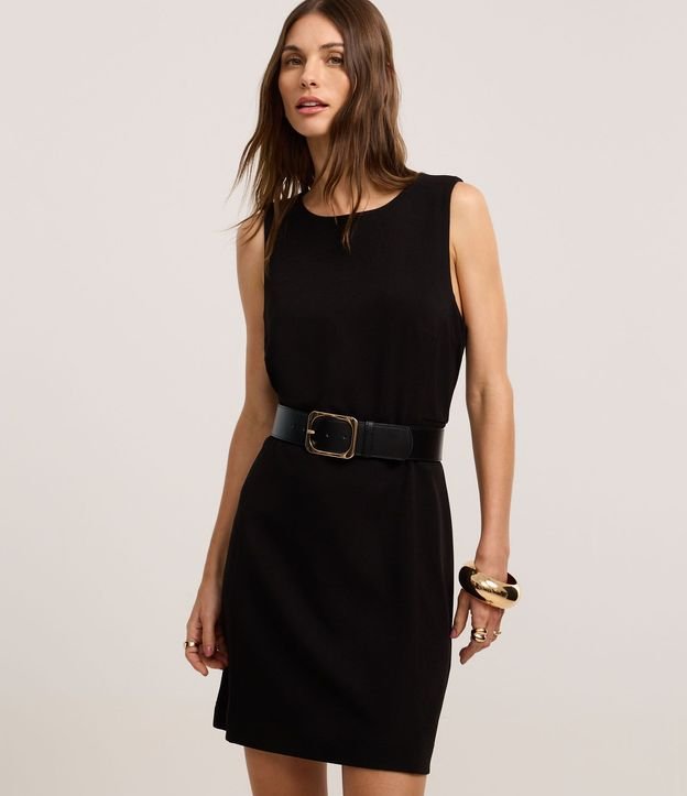 Vestido Corto en Crepé con Escote Redondo