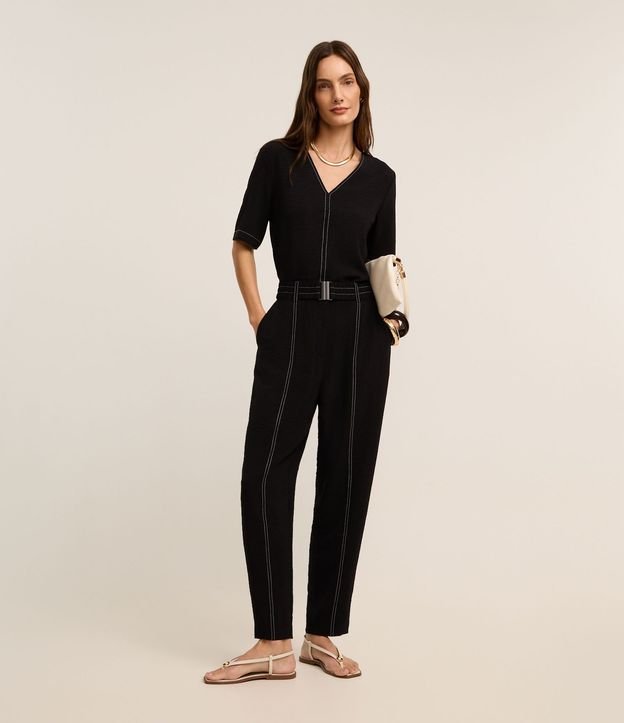 Blusa en Airflow con Escote V y Pespunte Contrastante 2