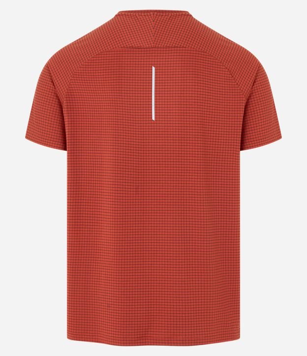Remera Deportiva Regular con Estampa Cuadriculada y Texturizada 7