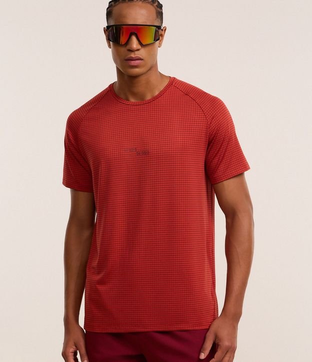 Remera Deportiva Regular con Estampa Cuadriculada y Texturizada