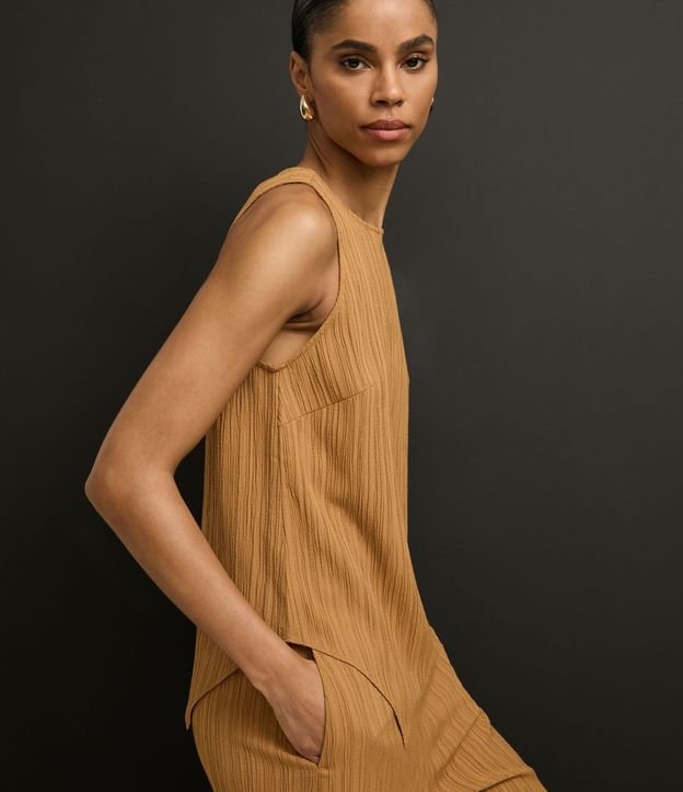 Blusa Alargada Texturizada con Bajo Asimétrica 11