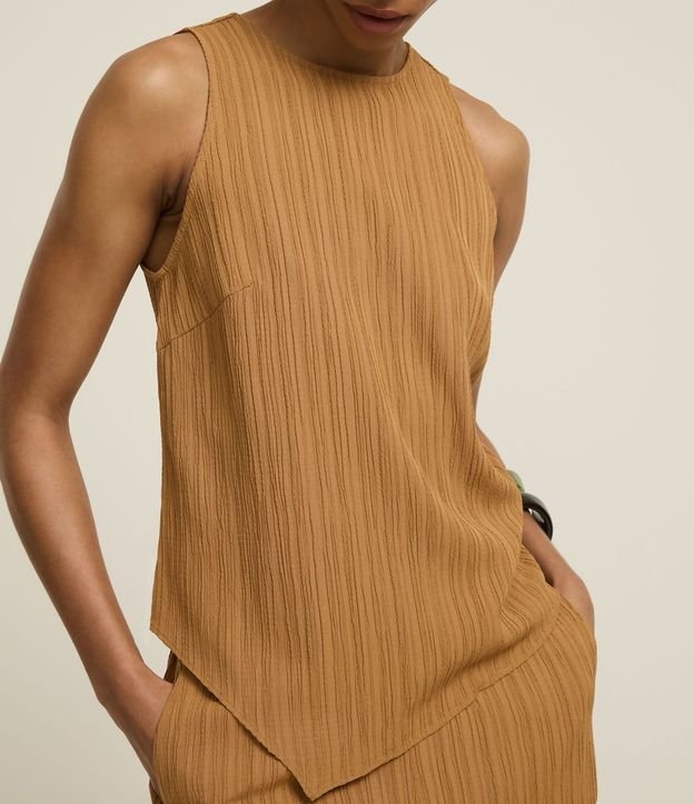 Blusa Alargada Texturizada con Bajo Asimétrica 4